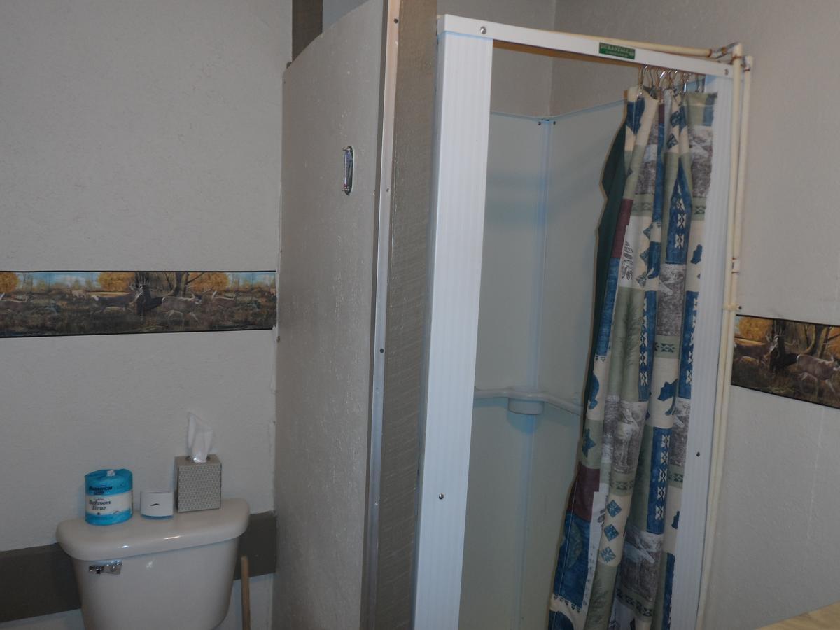 The Jack Saloon Motel Lolo Room photo