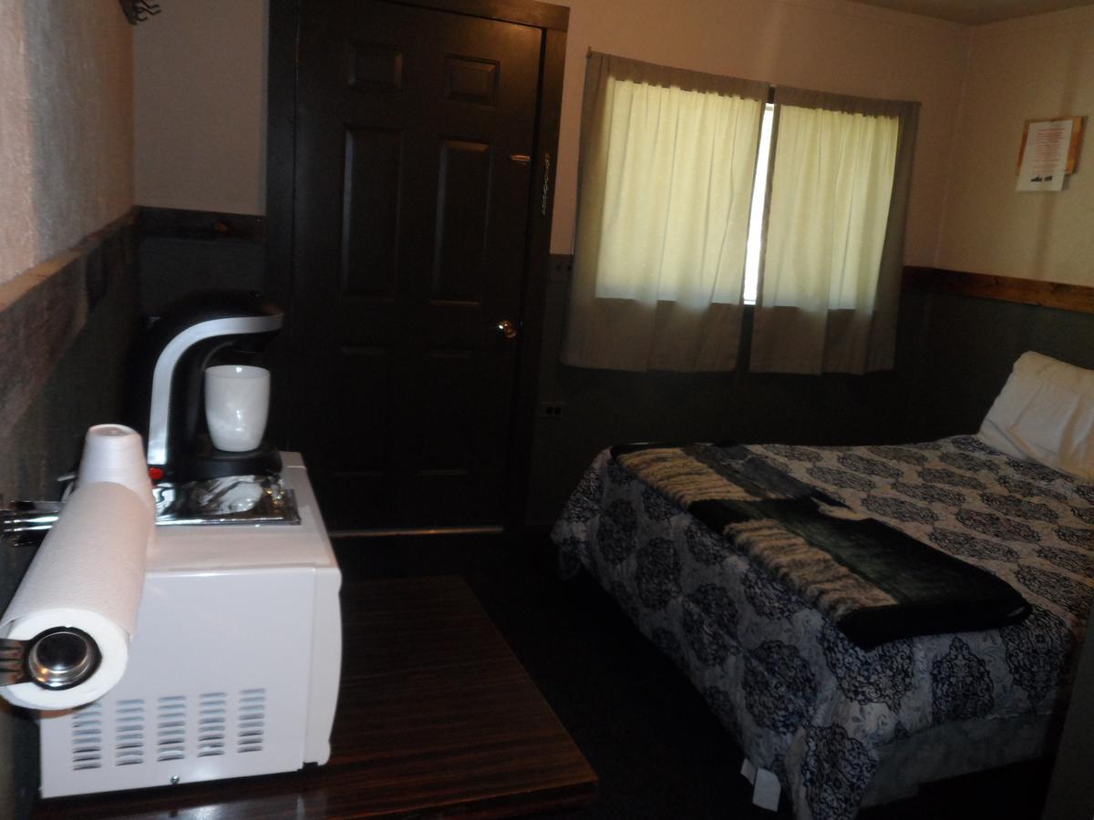 The Jack Saloon Motel Lolo Room photo