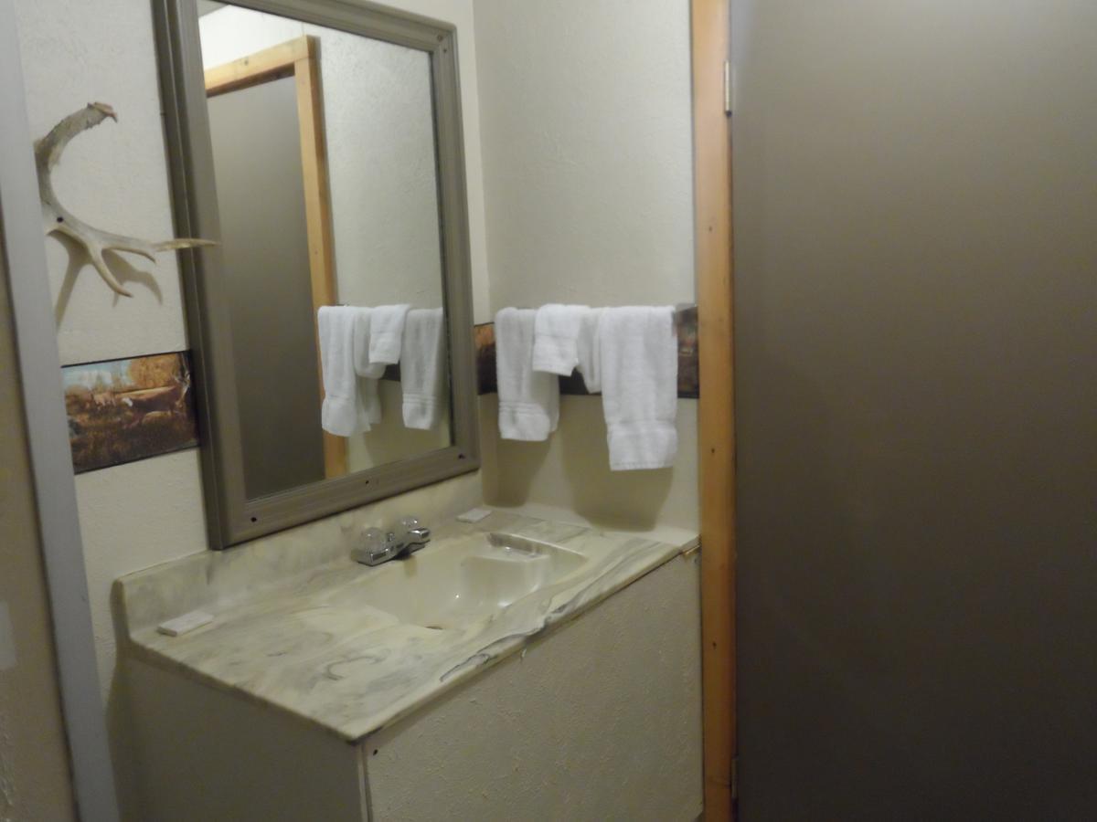The Jack Saloon Motel Lolo Room photo