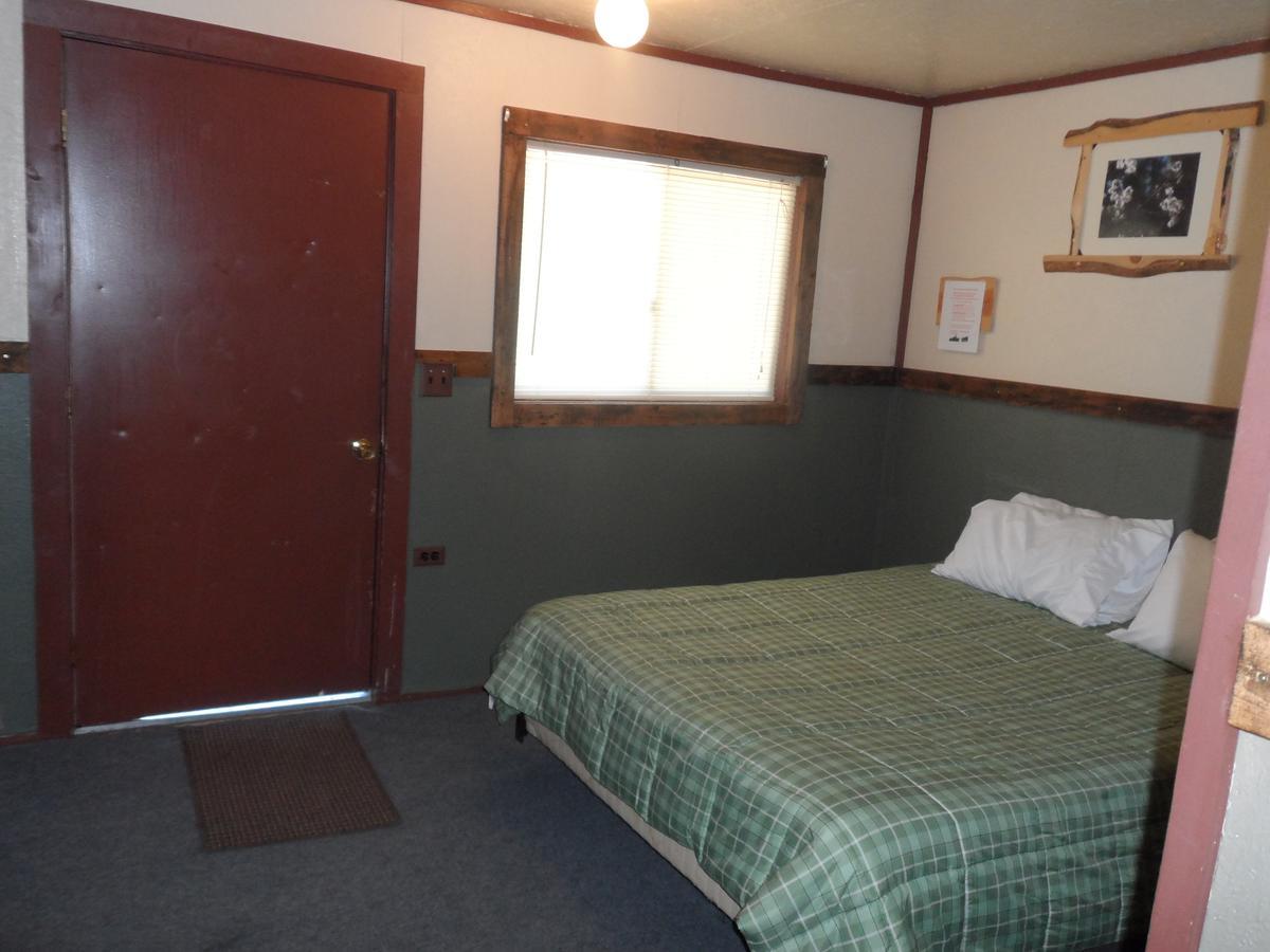 The Jack Saloon Motel Lolo Room photo